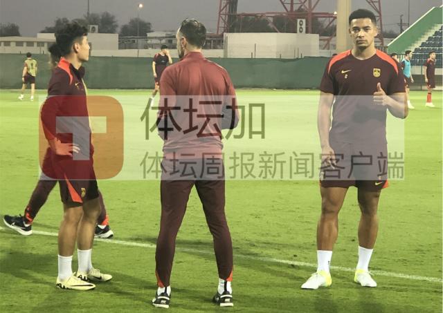 伤兵复出武磊蒋光太露面  ​国足全面展开战术演练