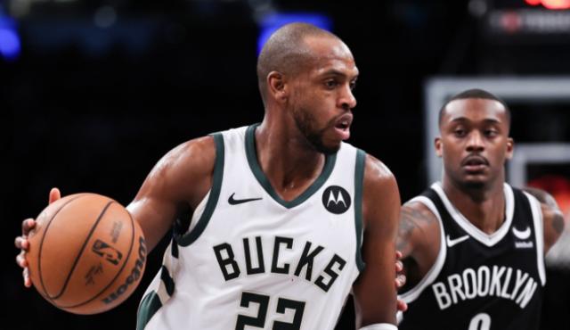 柠檬体育直播-米神归位！雄鹿第三巨头复活 字母哥冲冠添底气